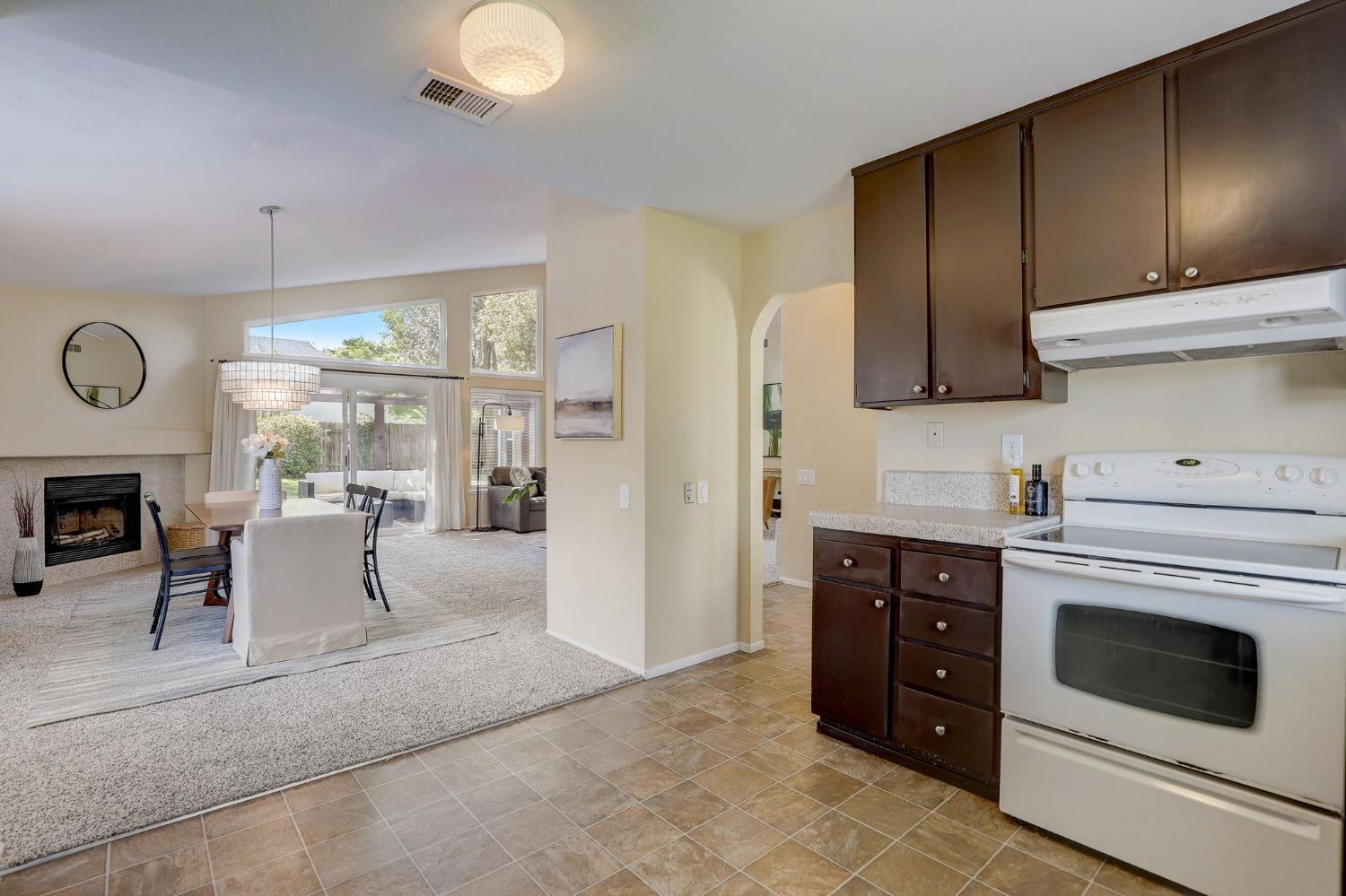 Detail Gallery Image 15 of 47 For 1350 Foxboro Way, Sacramento,  CA 95833 - 3 Beds | 2 Baths