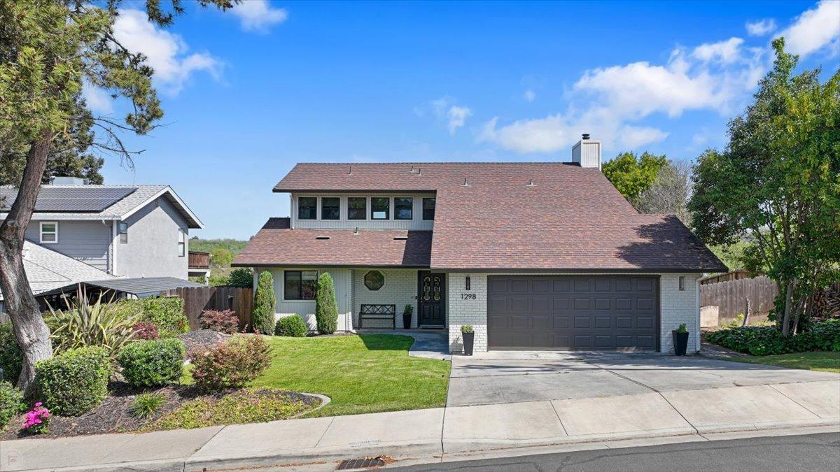 Photo of 1298 River Bluff Dr in Oakdale, CA