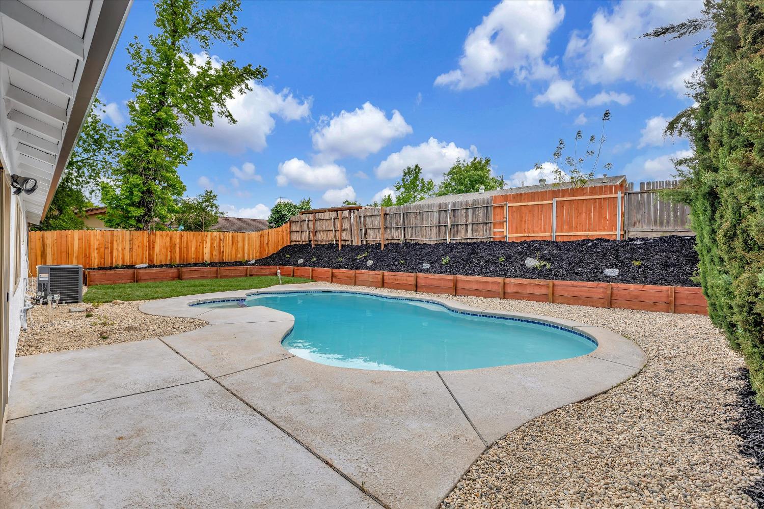 Detail Gallery Image 37 of 41 For 6741 Gold Run Ave, Sacramento,  CA 95842 - 3 Beds | 2 Baths