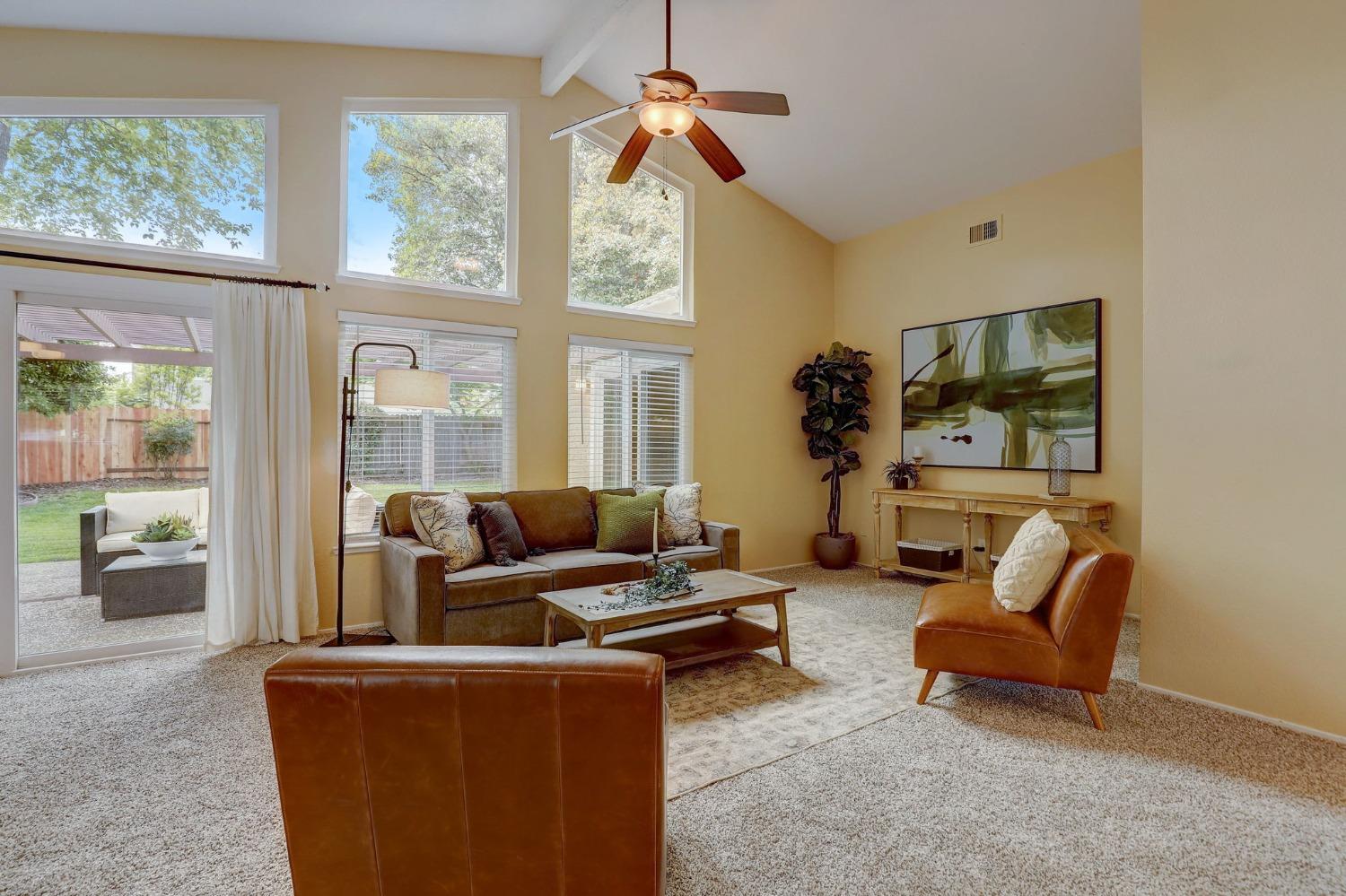 Detail Gallery Image 6 of 47 For 1350 Foxboro Way, Sacramento,  CA 95833 - 3 Beds | 2 Baths