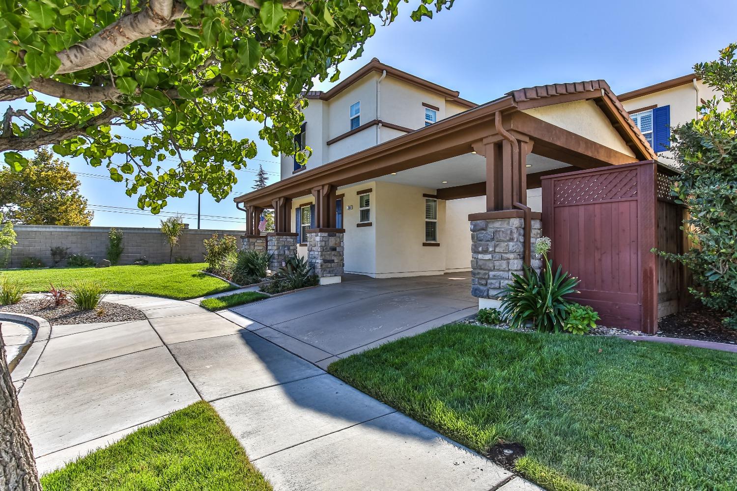 Detail Gallery Image 4 of 84 For 2800 Shinn Ct, Woodland,  CA 95776 - 4 Beds | 2/1 Baths