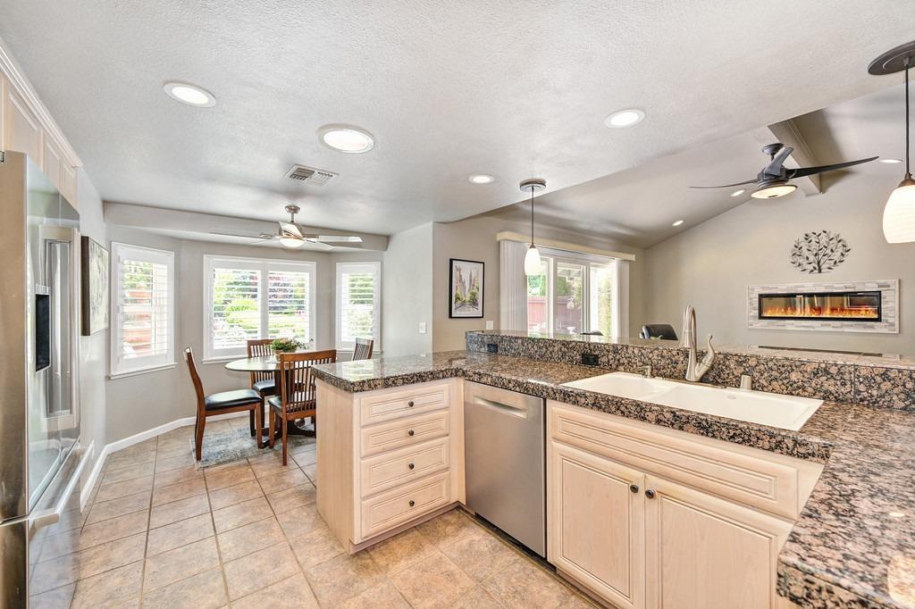 Detail Gallery Image 17 of 61 For 1309 Meadowvista Way, Roseville,  CA 95661 - 3 Beds | 2 Baths
