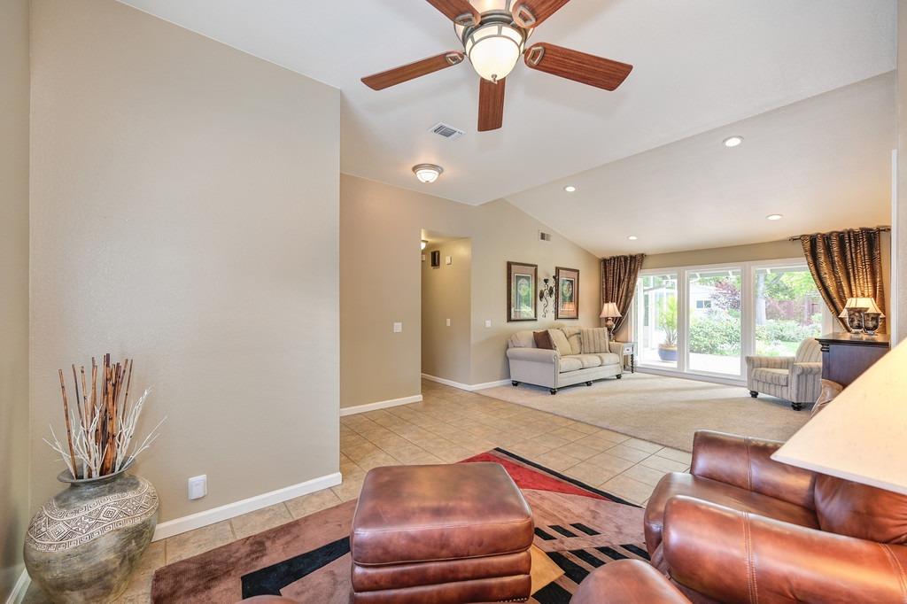 Detail Gallery Image 6 of 61 For 1309 Meadowvista Way, Roseville,  CA 95661 - 3 Beds | 2 Baths