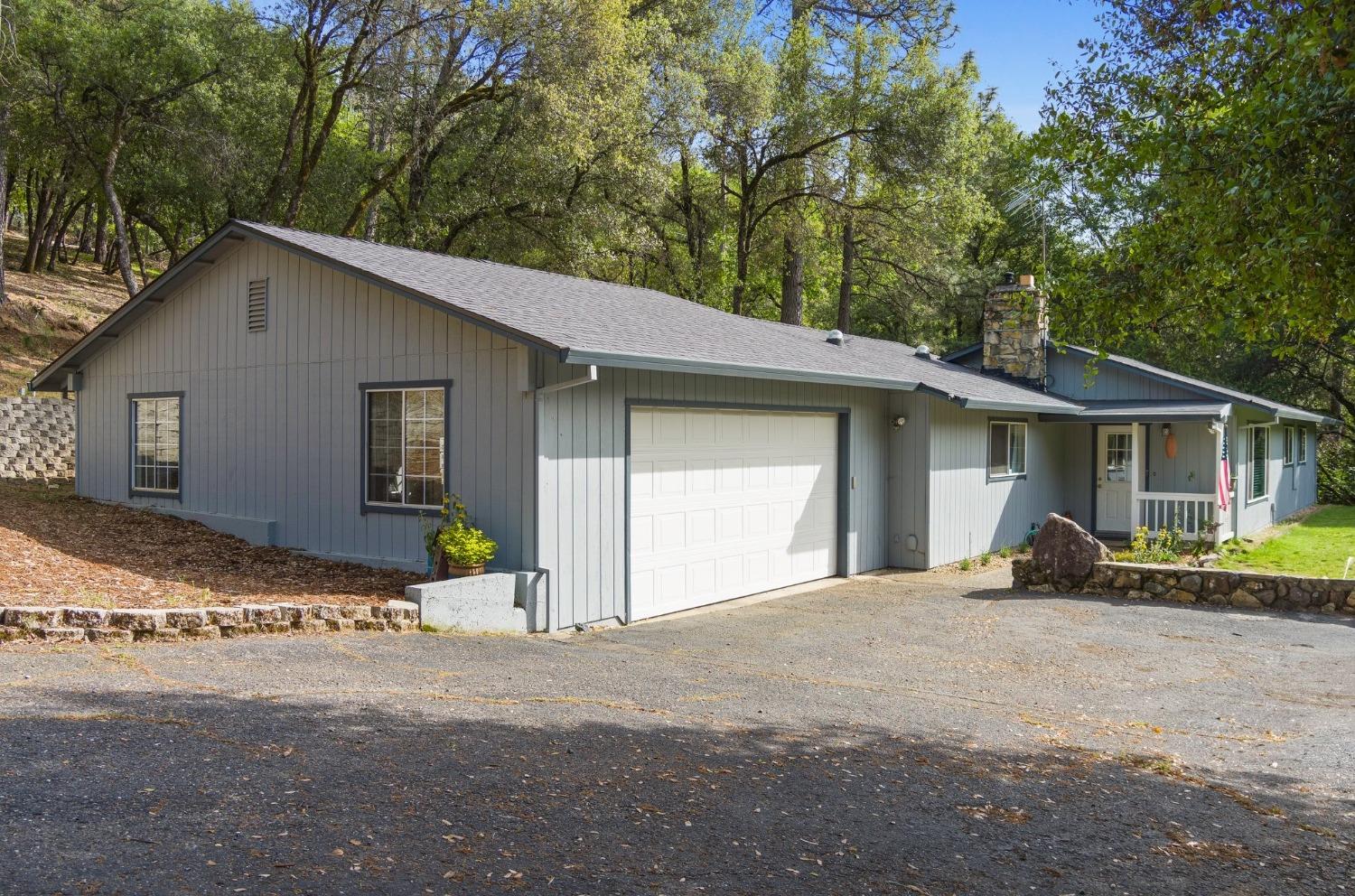 Detail Gallery Image 1 of 42 For 3855 Nugget Ln, Placerville,  CA 95667 - 3 Beds | 2 Baths