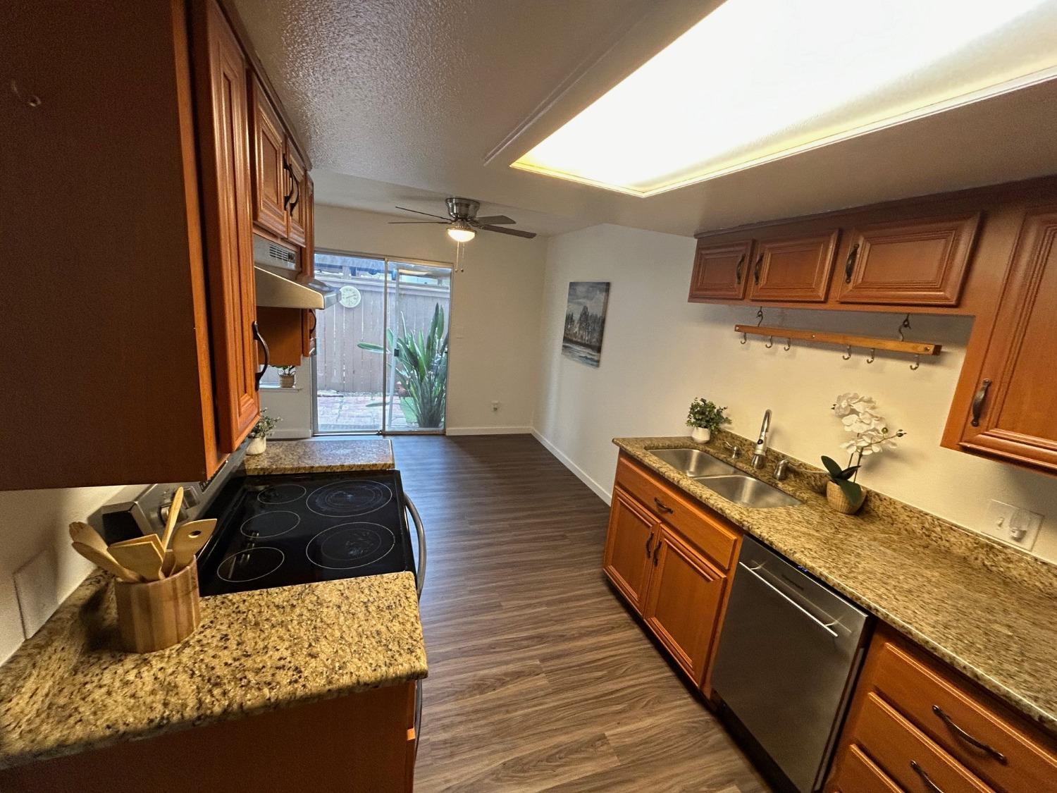 Detail Gallery Image 16 of 67 For 3700 Tully Rd #57,  Modesto,  CA 95356 - 1 Beds | 1 Baths