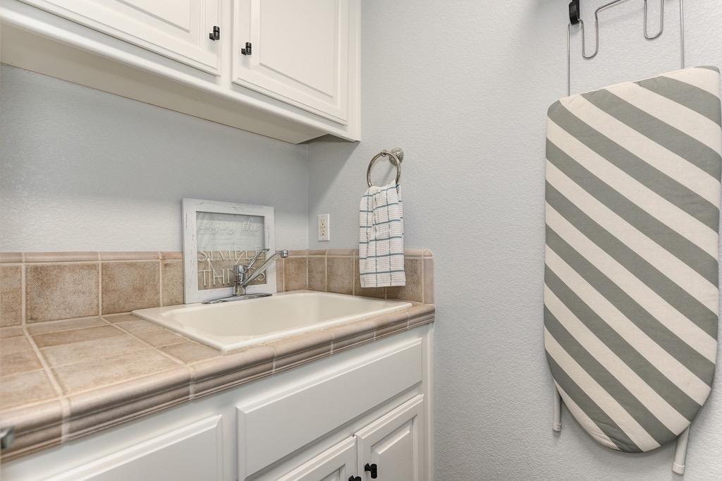 Detail Gallery Image 19 of 42 For 2909 Fox Hill Drive, Rocklin,  CA 95765 - 4 Beds | 2/1 Baths