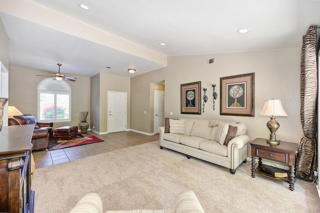 Detail Gallery Image 8 of 61 For 1309 Meadowvista Way, Roseville,  CA 95661 - 3 Beds | 2 Baths