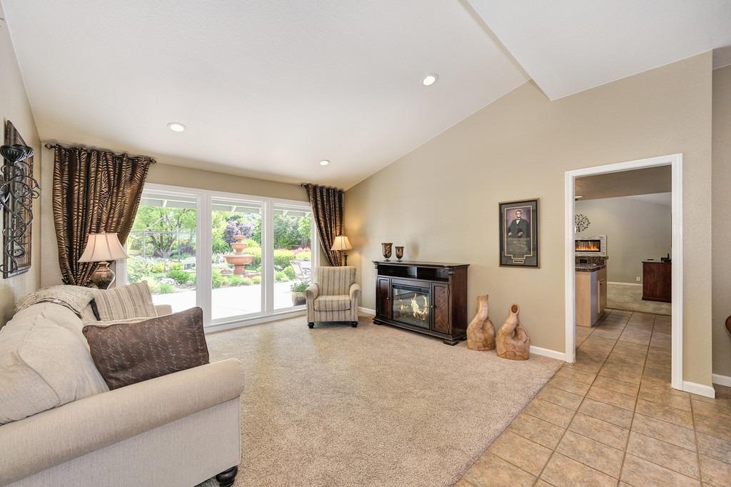 Detail Gallery Image 10 of 61 For 1309 Meadowvista Way, Roseville,  CA 95661 - 3 Beds | 2 Baths
