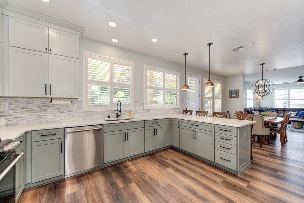 Detail Gallery Image 15 of 42 For 2909 Fox Hill Drive, Rocklin,  CA 95765 - 4 Beds | 2/1 Baths