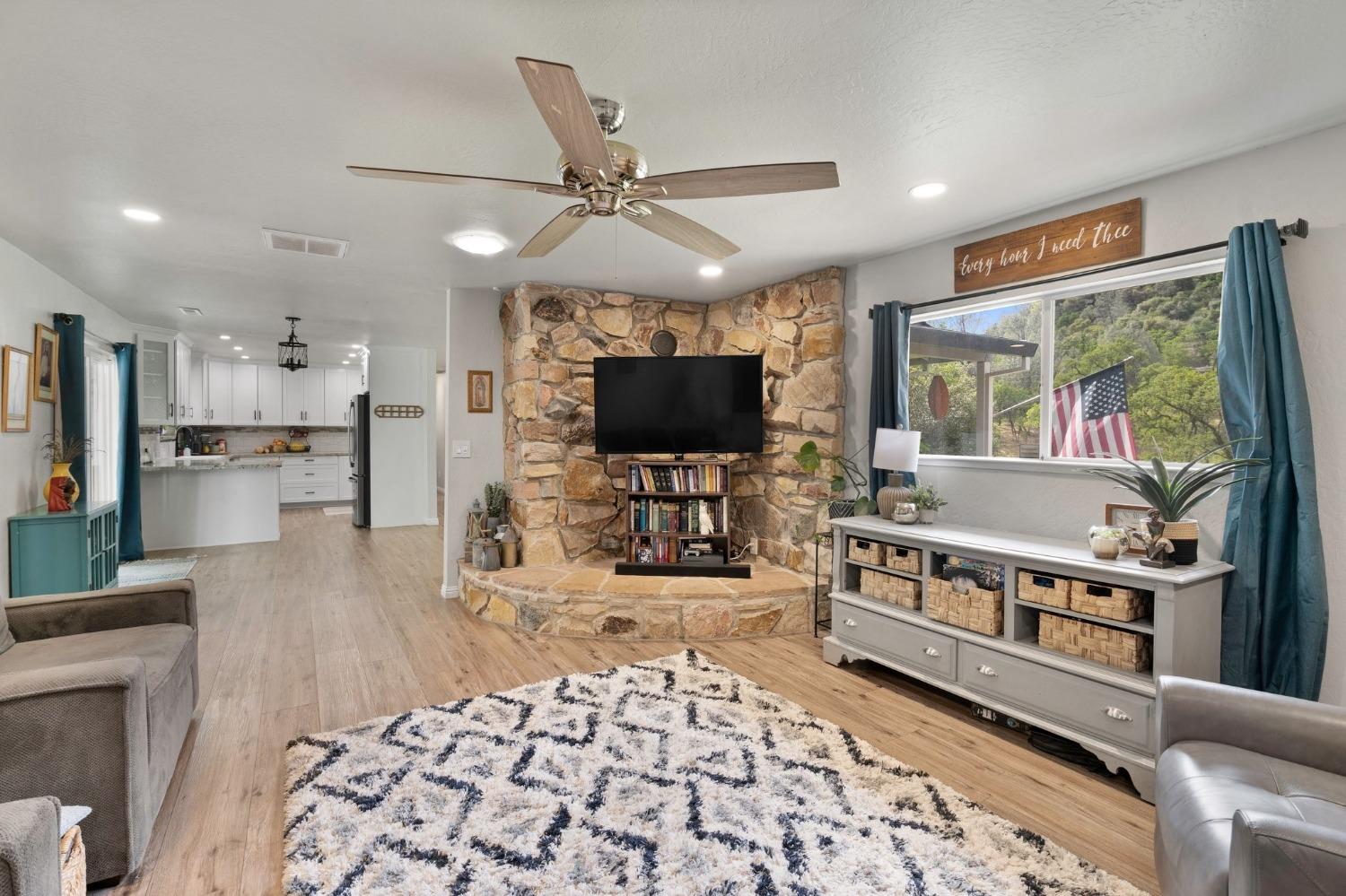 Detail Gallery Image 5 of 42 For 3855 Nugget Ln, Placerville,  CA 95667 - 3 Beds | 2 Baths