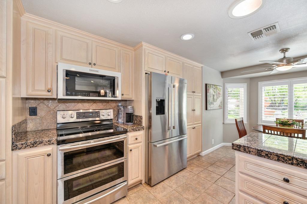Detail Gallery Image 16 of 61 For 1309 Meadowvista Way, Roseville,  CA 95661 - 3 Beds | 2 Baths