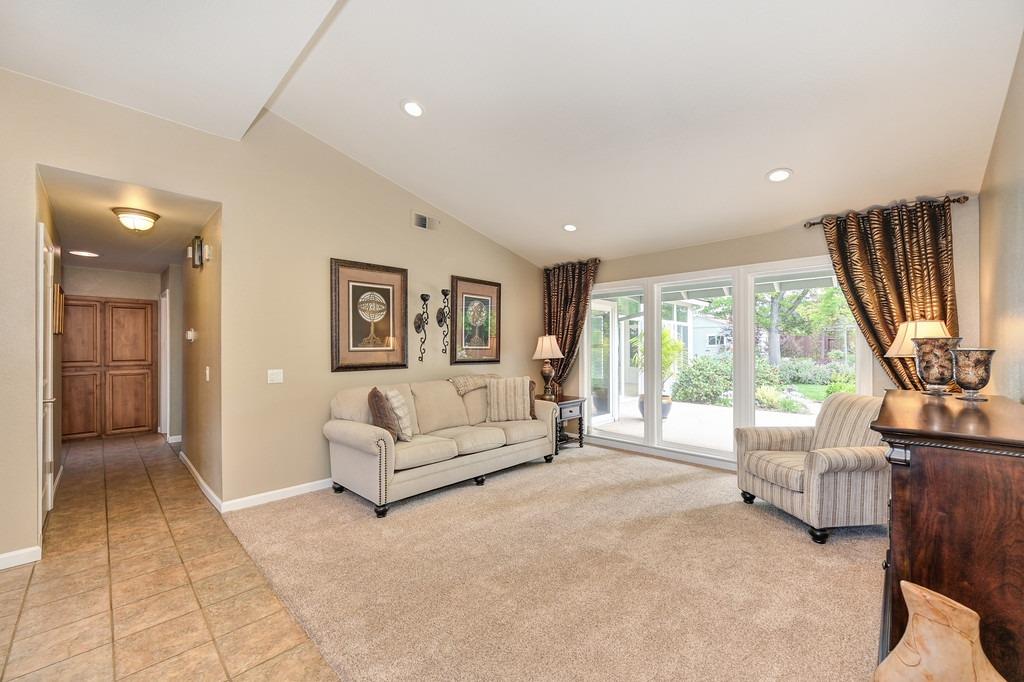 Detail Gallery Image 9 of 61 For 1309 Meadowvista Way, Roseville,  CA 95661 - 3 Beds | 2 Baths