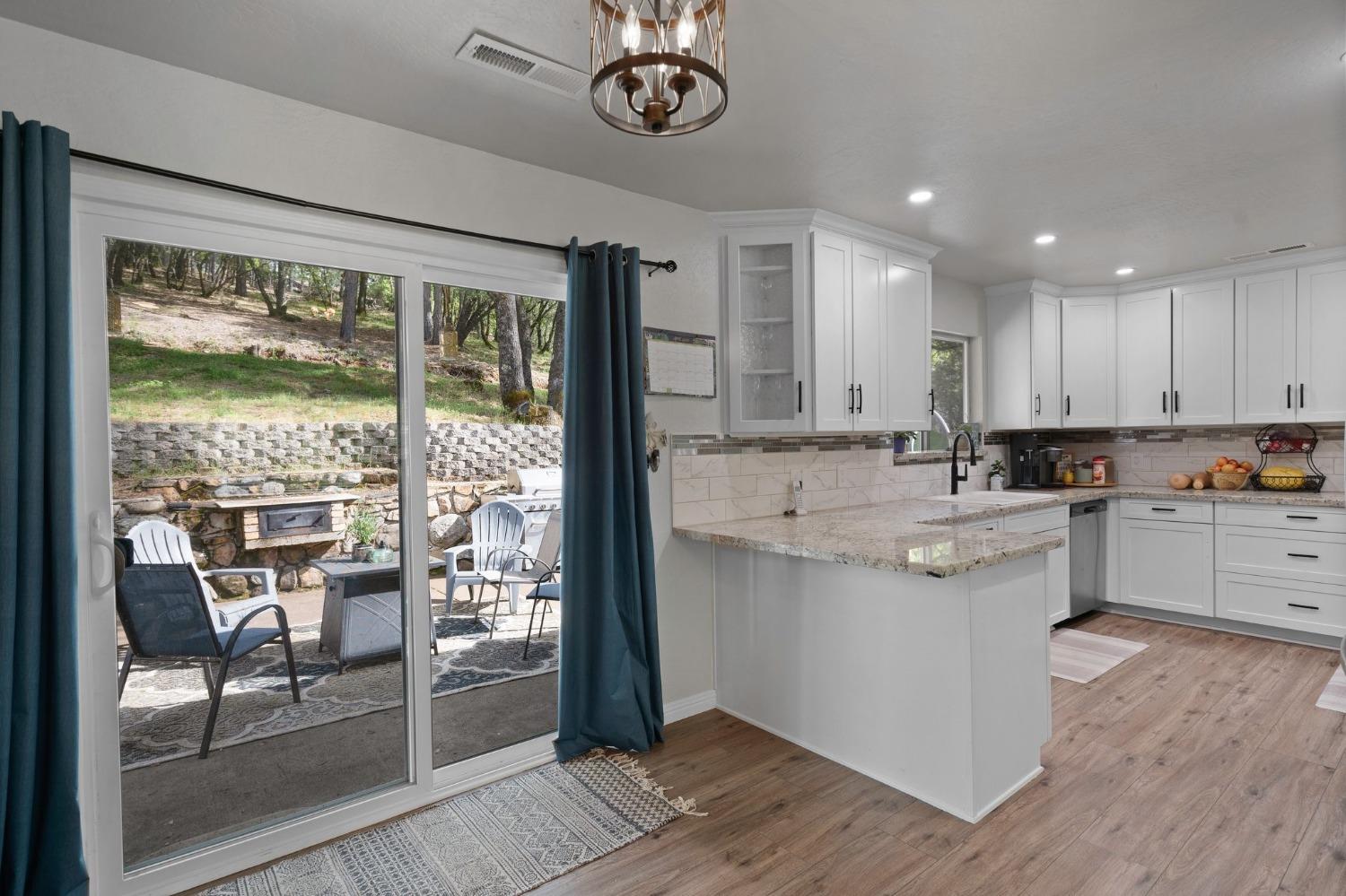 Detail Gallery Image 10 of 42 For 3855 Nugget Ln, Placerville,  CA 95667 - 3 Beds | 2 Baths
