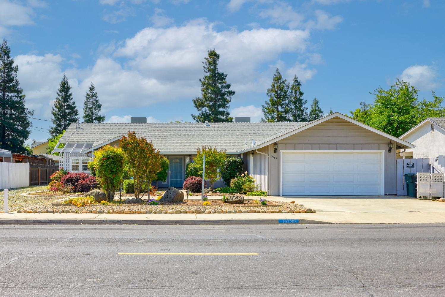 Photo of 13136 Bentley St in Waterford, CA