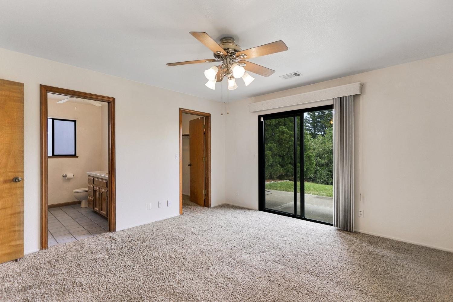 Detail Gallery Image 22 of 38 For 452 Woodhill Dr, Redding,  CA 96003 - 3 Beds | 2 Baths