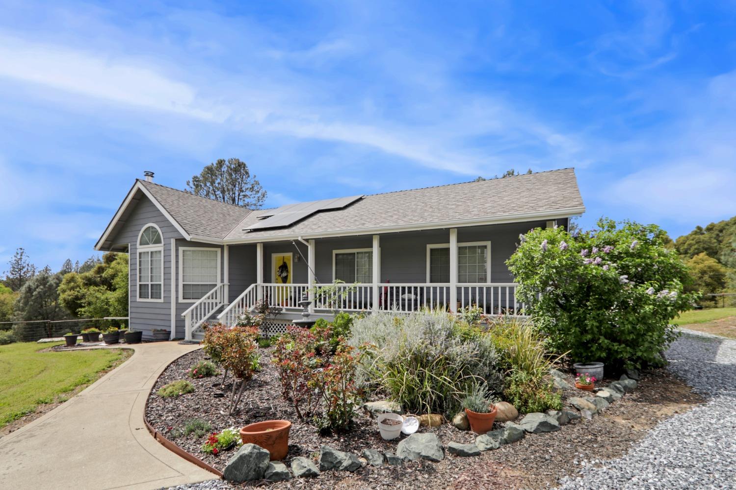 Detail Gallery Image 4 of 87 For 3200 Horseshoe Bend Rd, Somerset,  CA 95684 - 3 Beds | 2 Baths