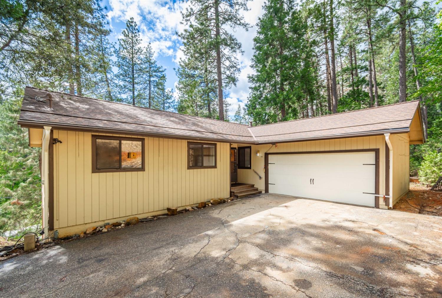 Detail Gallery Image 1 of 42 For 14033 Iva Cir, Grass Valley,  CA 95945 - 3 Beds | 2 Baths