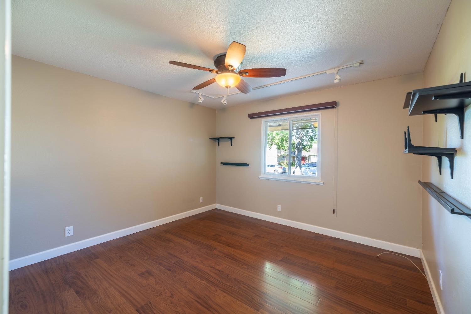 Detail Gallery Image 16 of 31 For 6394 Perrin Way, Carmichael,  CA 95608 - 3 Beds | 2 Baths