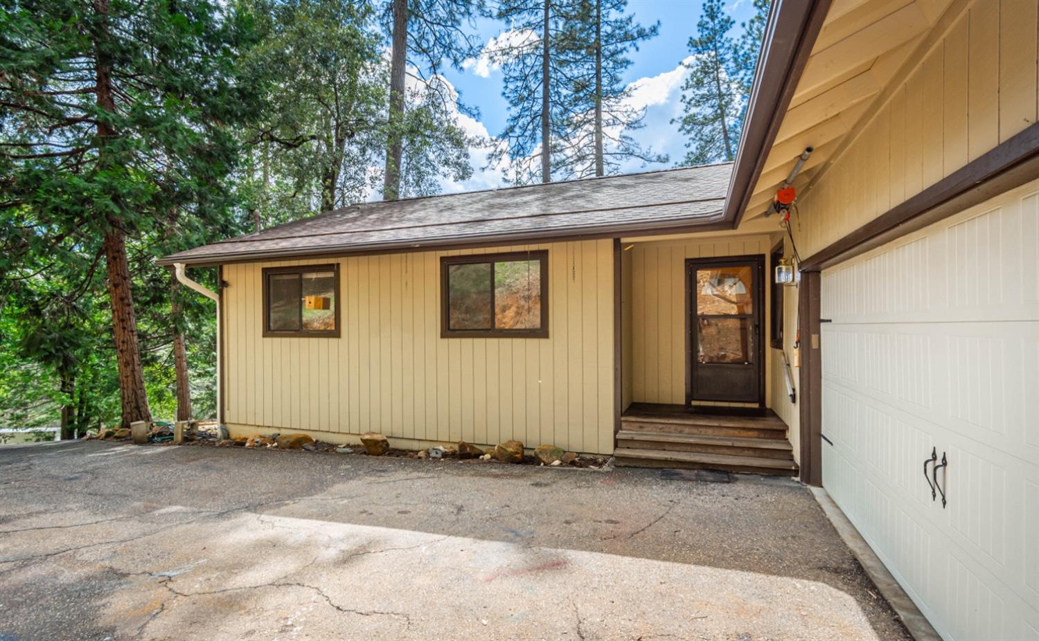 Detail Gallery Image 3 of 42 For 14033 Iva Cir, Grass Valley,  CA 95945 - 3 Beds | 2 Baths