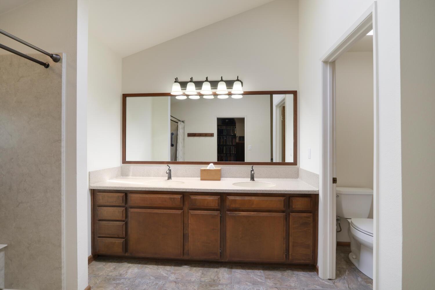 Detail Gallery Image 39 of 76 For 728 Valencia, Davis,  CA 95616 - 4 Beds | 2/1 Baths