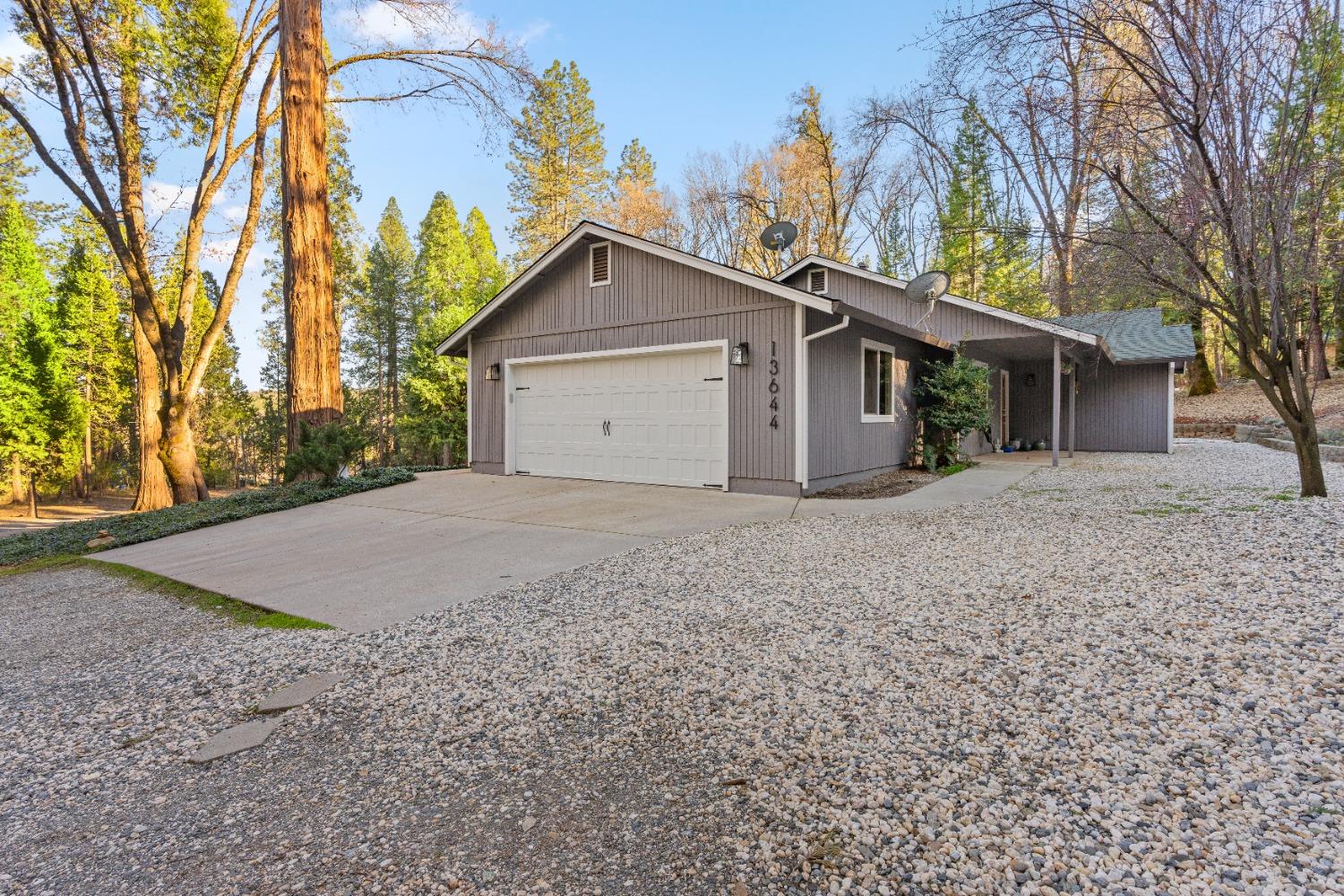 Detail Gallery Image 5 of 71 For 13644 Edgewood Dr, Grass Valley,  CA 95945 - 3 Beds | 2 Baths