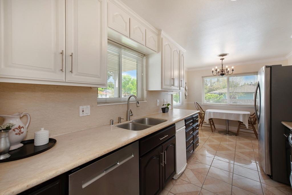 Detail Gallery Image 14 of 47 For 6830 Mercedes Ave, Citrus Heights,  CA 95621 - 3 Beds | 2 Baths