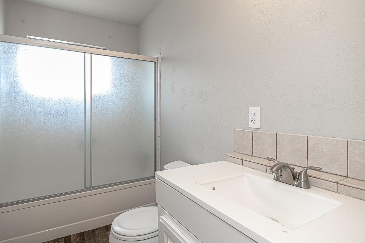 Detail Gallery Image 15 of 23 For 421 a, Waterford,  CA 95386 - 3 Beds | 1 Baths