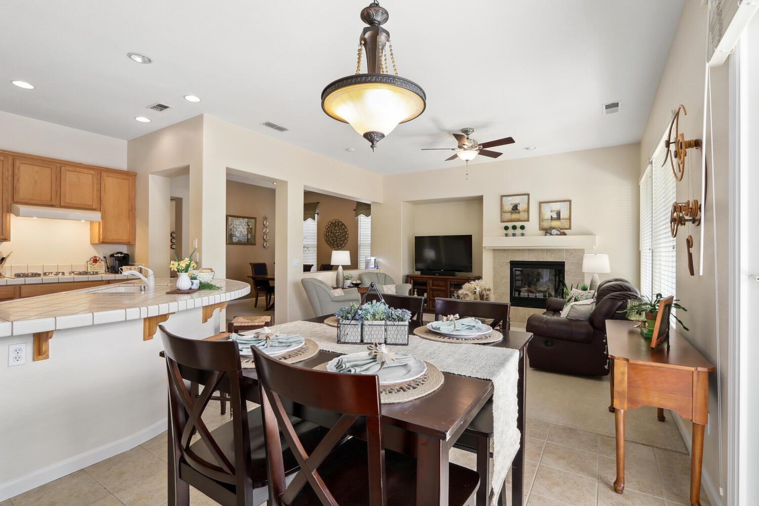 Detail Gallery Image 24 of 82 For 237 Mill Valley Cir, Sacramento,  CA 95835 - 2 Beds | 2 Baths