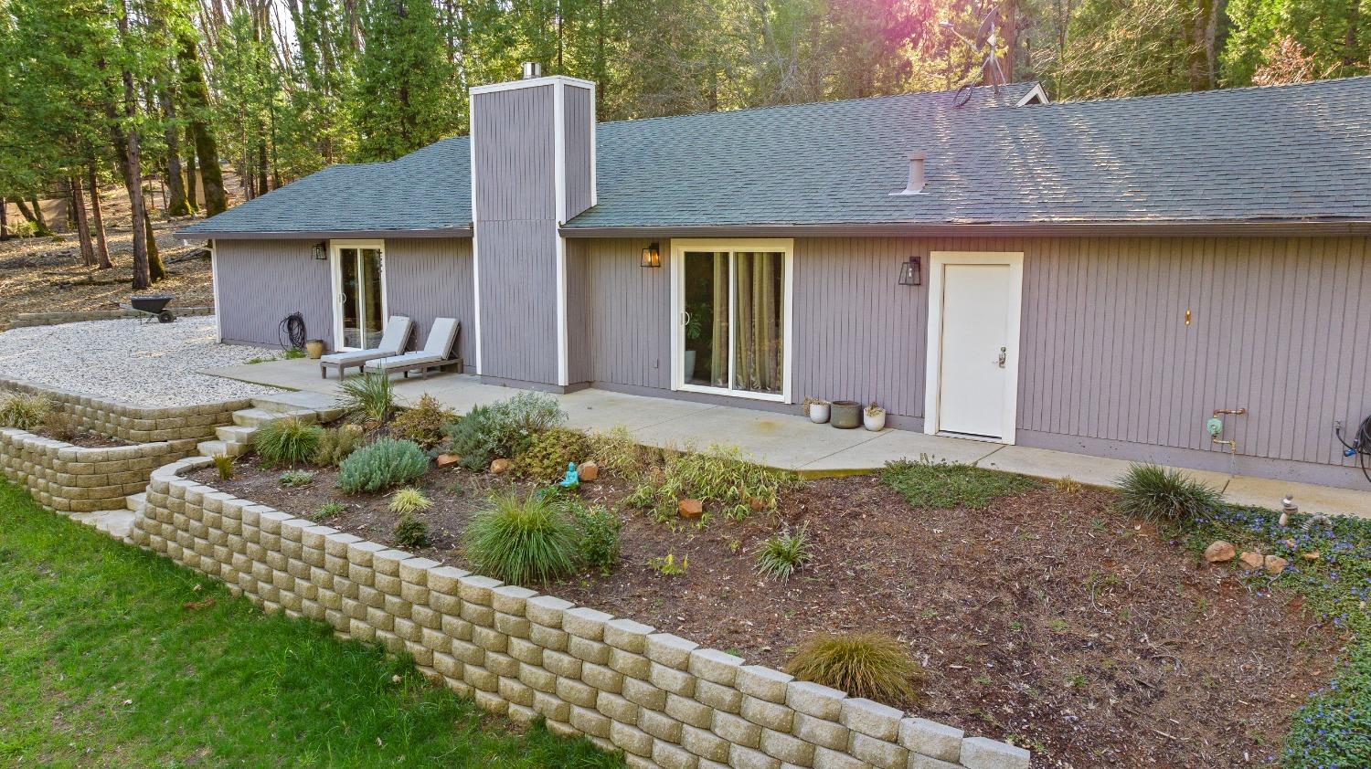 Detail Gallery Image 11 of 71 For 13644 Edgewood Dr, Grass Valley,  CA 95945 - 3 Beds | 2 Baths