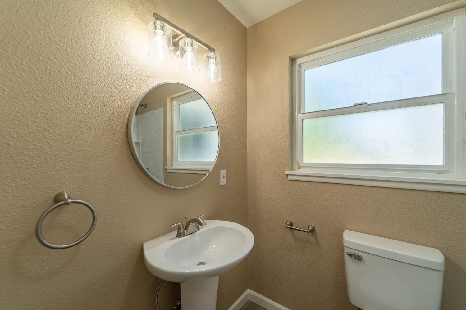 Detail Gallery Image 11 of 28 For 2315 V, Merced,  CA 95340 - 3 Beds | 2 Baths
