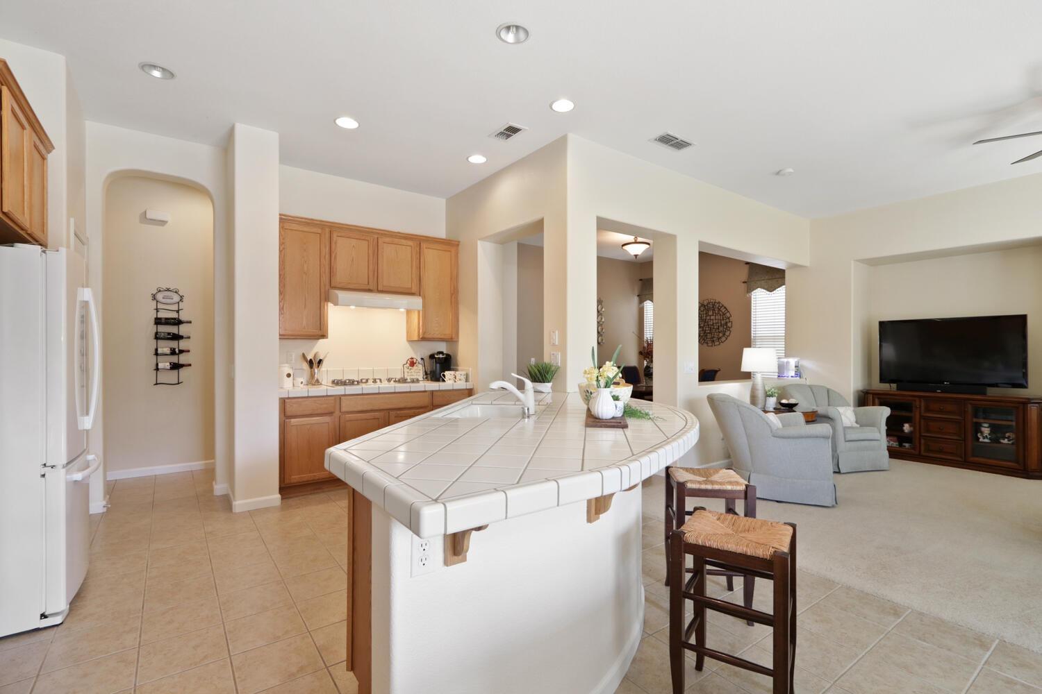 Detail Gallery Image 18 of 82 For 237 Mill Valley Cir, Sacramento,  CA 95835 - 2 Beds | 2 Baths