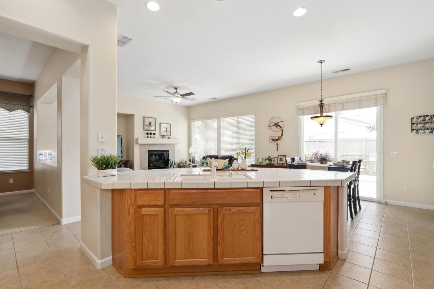 Detail Gallery Image 21 of 82 For 237 Mill Valley Cir, Sacramento,  CA 95835 - 2 Beds | 2 Baths