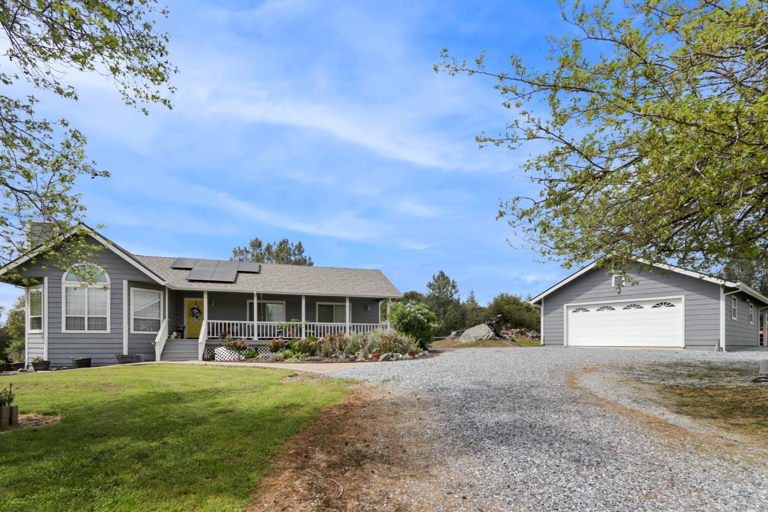 Photo of 3200 Horseshoe Bend Rd in Somerset, CA