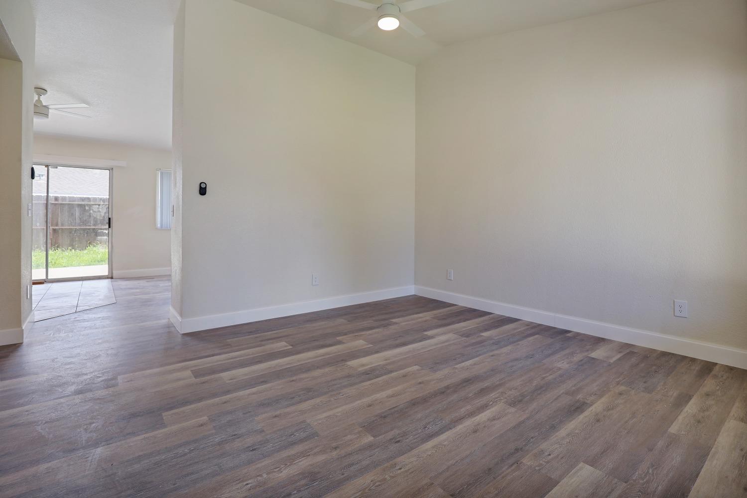 Detail Gallery Image 2 of 24 For 2116 Sugar Creek Ct, Stockton,  CA 95206 - 3 Beds | 2 Baths