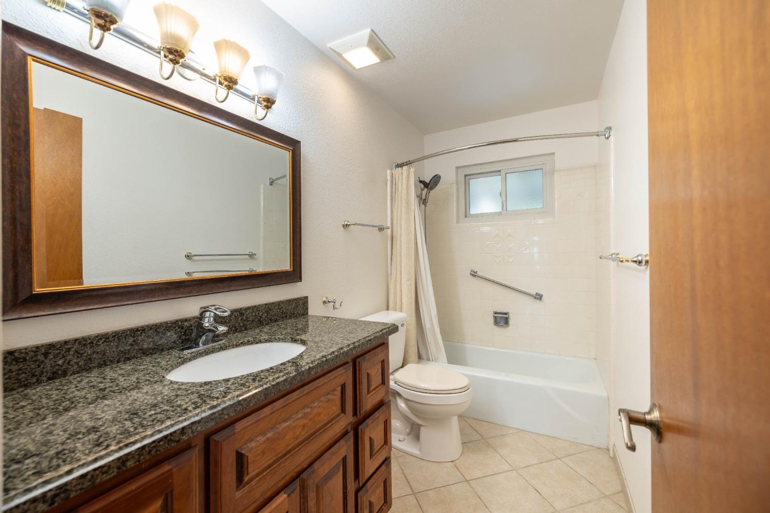 Detail Gallery Image 17 of 31 For 6394 Perrin Way, Carmichael,  CA 95608 - 3 Beds | 2 Baths