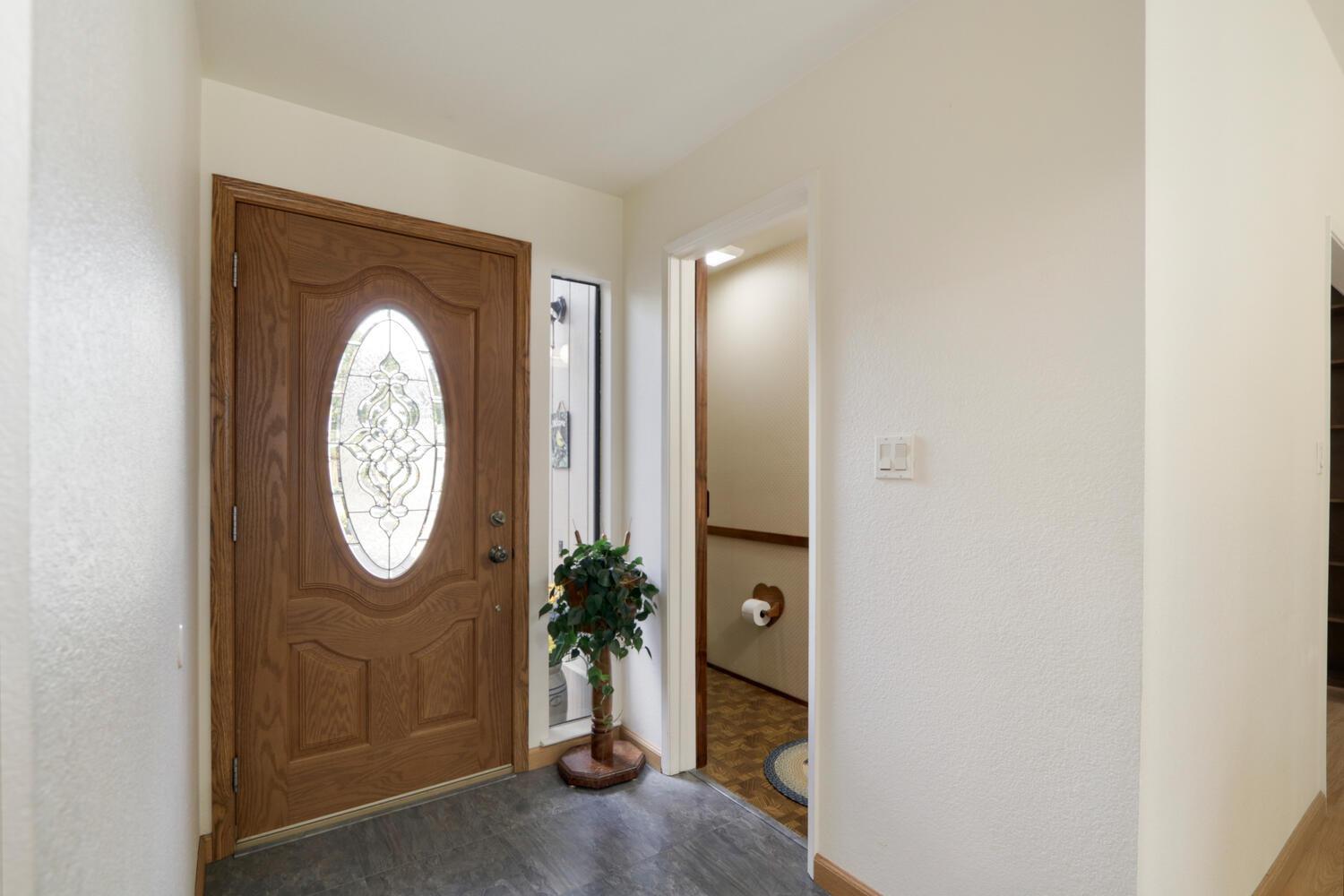 Detail Gallery Image 10 of 76 For 728 Valencia, Davis,  CA 95616 - 4 Beds | 2/1 Baths