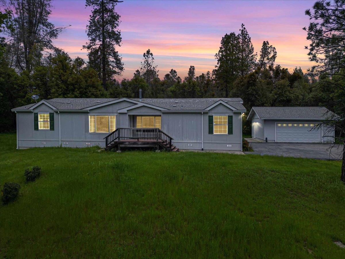 Photo of 12696 Newtown Rd in Nevada City, CA
