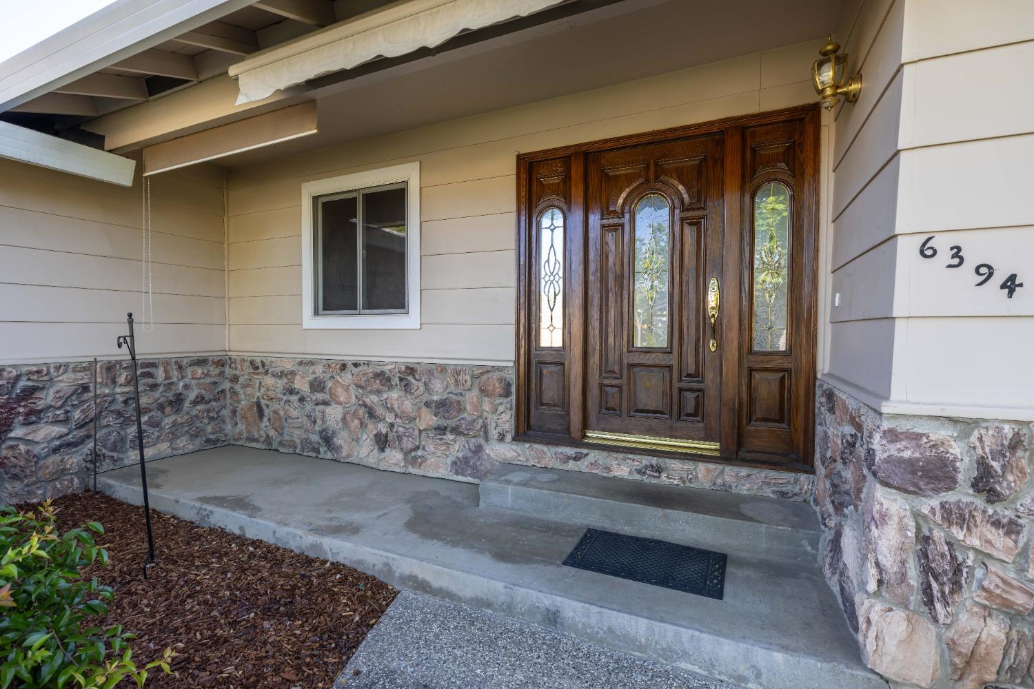 Detail Gallery Image 2 of 31 For 6394 Perrin Way, Carmichael,  CA 95608 - 3 Beds | 2 Baths