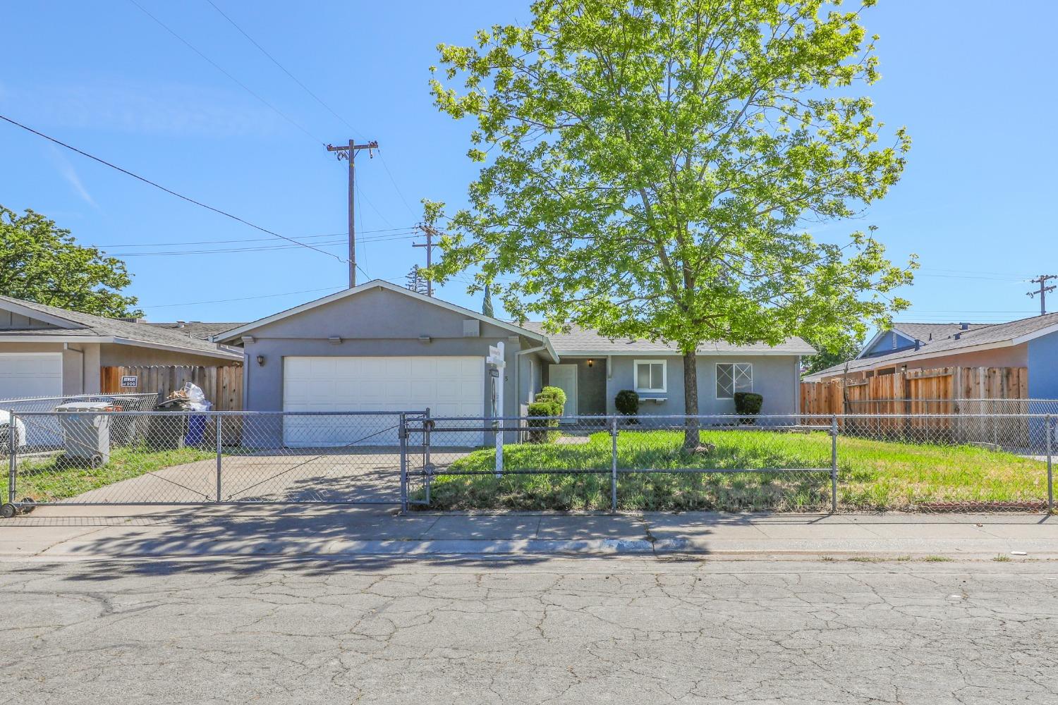 Photo of 7405 Troon Wy in Sacramento, CA