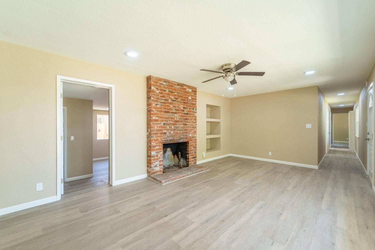 Detail Gallery Image 8 of 28 For 2315 V, Merced,  CA 95340 - 3 Beds | 2 Baths