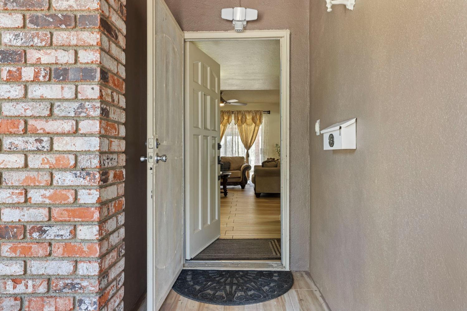 Detail Gallery Image 5 of 48 For 1709 Chapala Way, Modesto,  CA 95355 - 3 Beds | 2 Baths