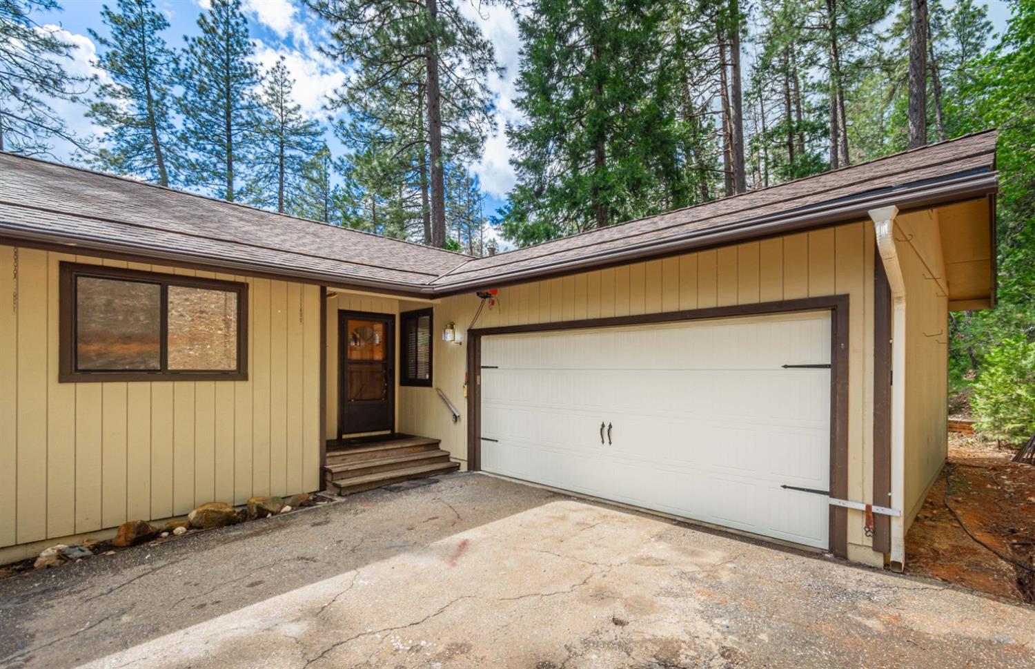 Detail Gallery Image 2 of 42 For 14033 Iva Cir, Grass Valley,  CA 95945 - 3 Beds | 2 Baths