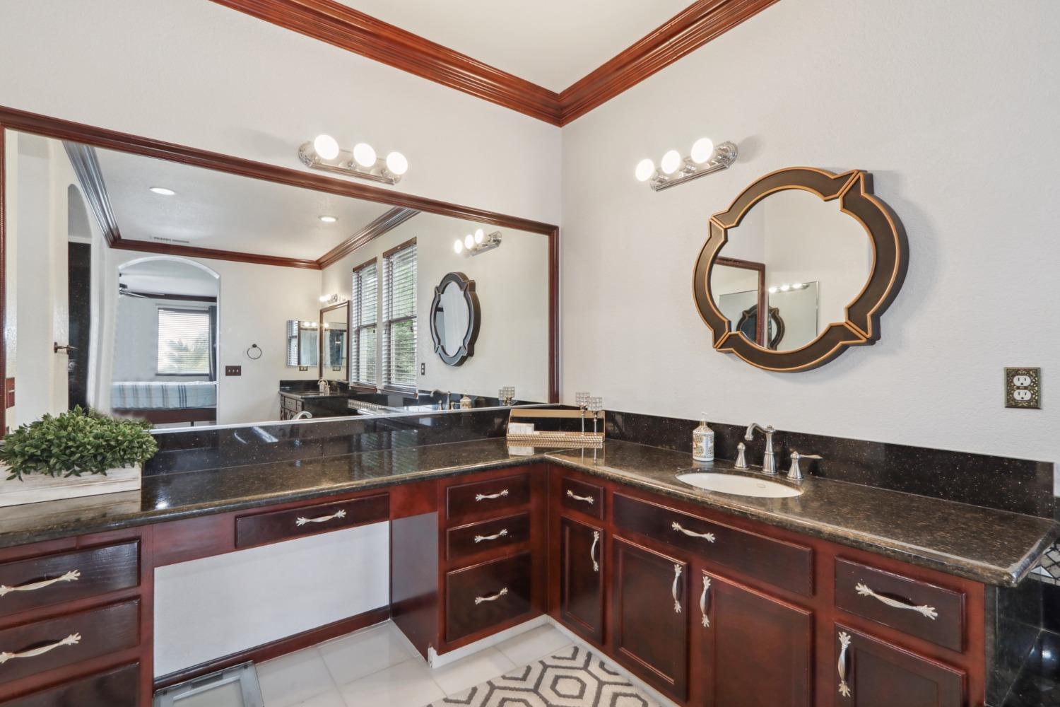 Detail Gallery Image 48 of 81 For 9867 Cortino Way, Elk Grove,  CA 95757 - 6 Beds | 4/1 Baths