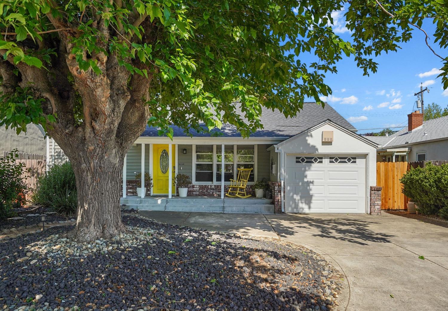Detail Gallery Image 1 of 37 For 1004 Maryland Ave, West Sacramento,  CA 95691 - 2 Beds | 1 Baths