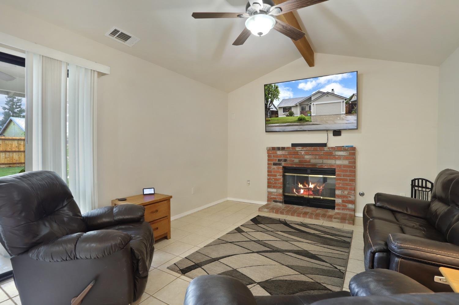 Detail Gallery Image 33 of 45 For 329 Almond Dr, Lodi,  CA 95240 - 3 Beds | 2 Baths