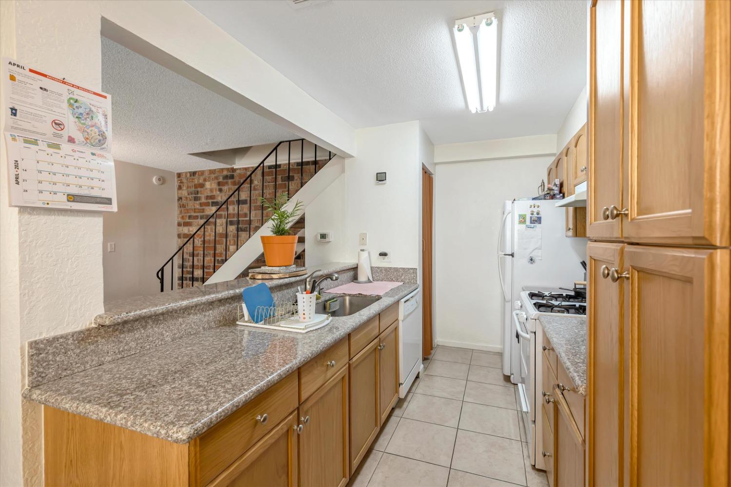 Detail Gallery Image 6 of 23 For 6520 Bremen Dr #3,  Citrus Heights,  CA 95621 - 2 Beds | 1 Baths