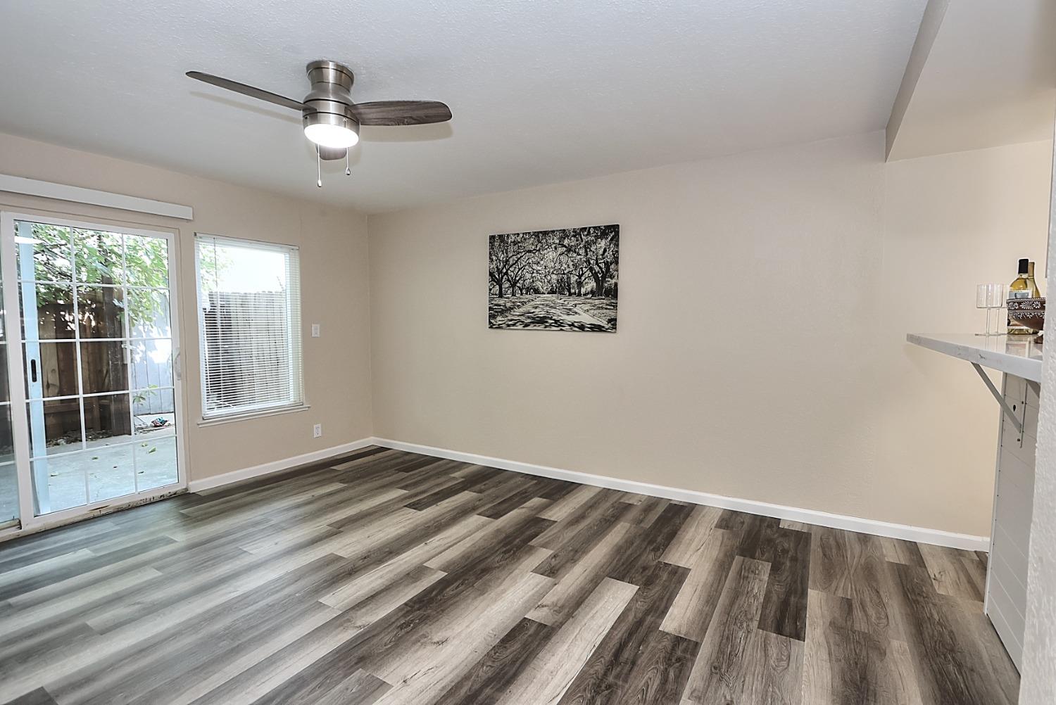Detail Gallery Image 21 of 49 For 5702 Hillsdale, Sacramento,  CA 95842 - 2 Beds | 1 Baths