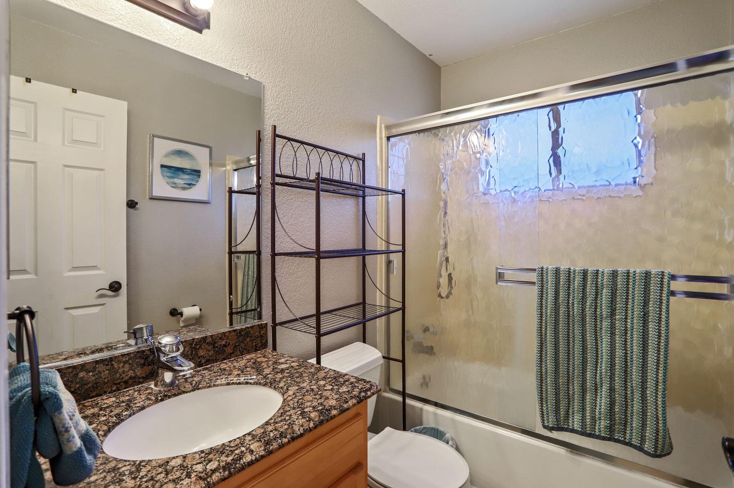 Detail Gallery Image 28 of 41 For 1816 Langton Ln, Modesto,  CA 95350 - 3 Beds | 2 Baths