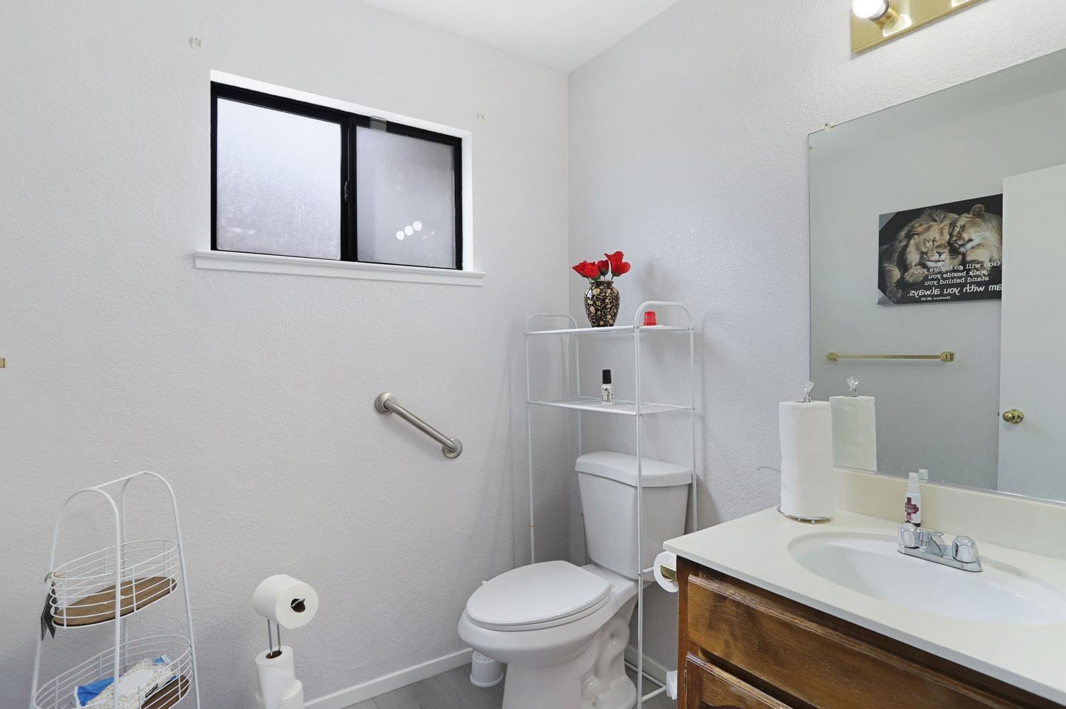 Detail Gallery Image 23 of 46 For 9744 Fountain Valley Dr, Stockton,  CA 95209 - 4 Beds | 2/1 Baths
