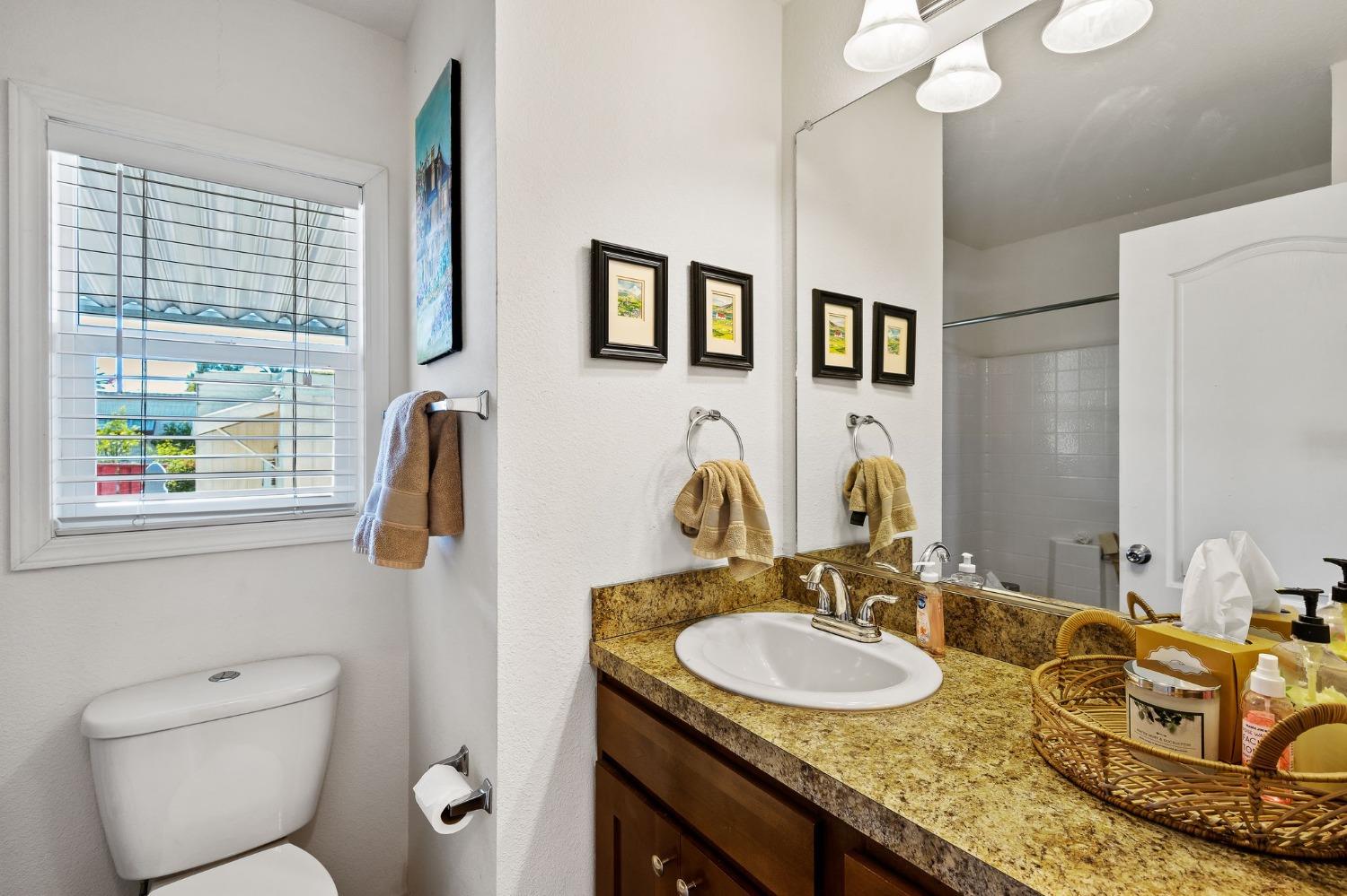 Detail Gallery Image 13 of 40 For 17 Golden Inn Way, Rancho Cordova,  CA 95670 - 2 Beds | 2 Baths